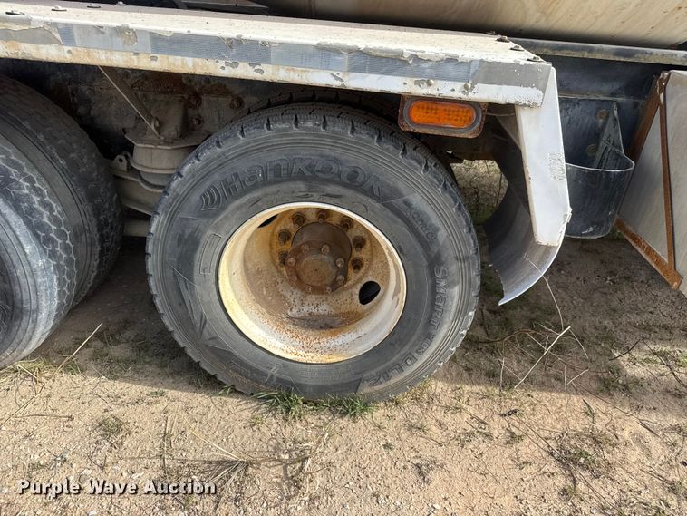 image for item ET1706 2006 Kenworth W900B ready mix truck