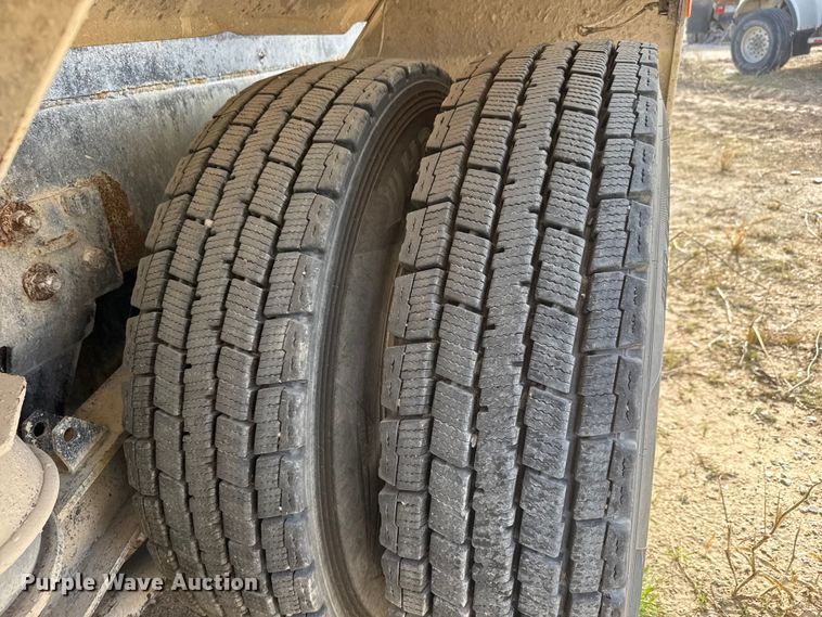 image for item ET1706 2006 Kenworth W900B ready mix truck