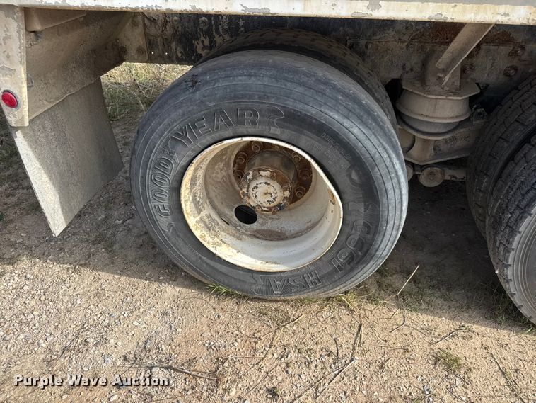 image for item ET1706 2006 Kenworth W900B ready mix truck