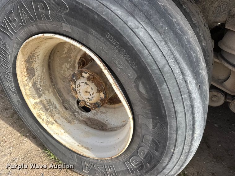 image for item ET1706 2006 Kenworth W900B ready mix truck