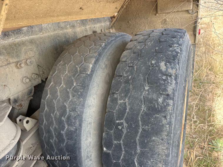 image for item ET1706 2006 Kenworth W900B ready mix truck