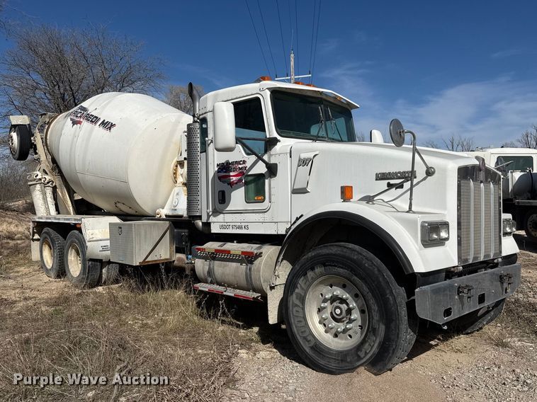 image for item ET1707 2006 Kenworth W900B ready mix truck