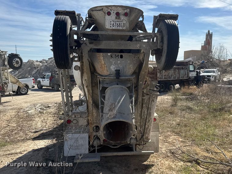 image for item ET1707 2006 Kenworth W900B ready mix truck