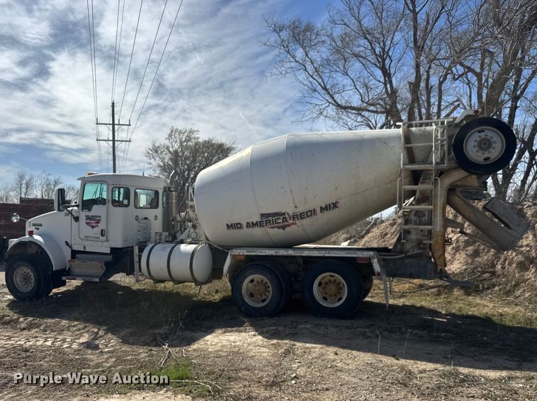 image for item ET1707 2006 Kenworth W900B ready mix truck