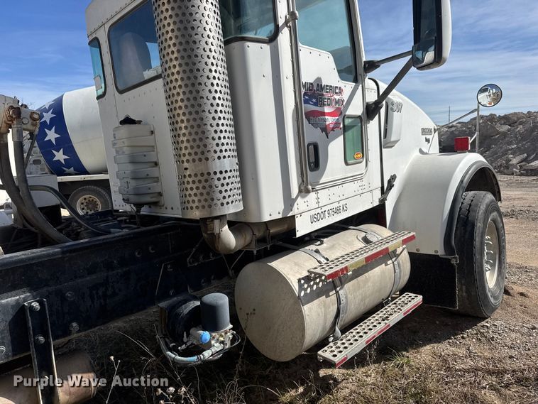 image for item ET1707 2006 Kenworth W900B ready mix truck