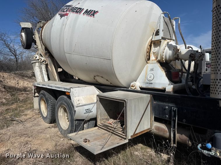 image for item ET1707 2006 Kenworth W900B ready mix truck