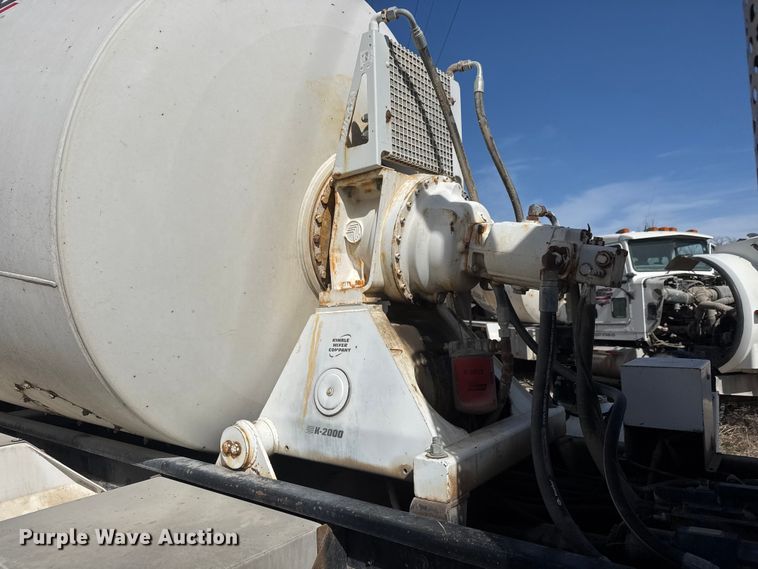 image for item ET1707 2006 Kenworth W900B ready mix truck