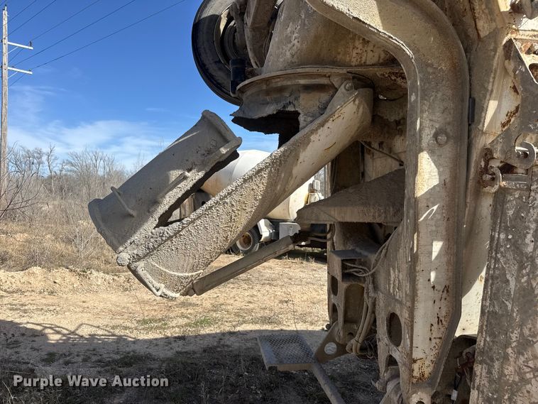 image for item ET1707 2006 Kenworth W900B ready mix truck