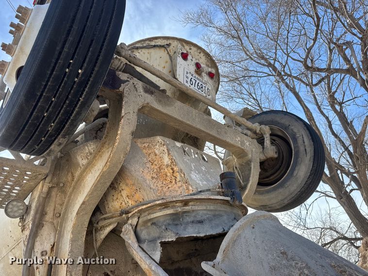 image for item ET1707 2006 Kenworth W900B ready mix truck