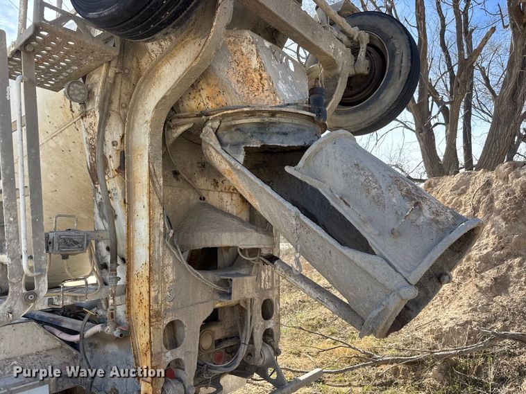 image for item ET1707 2006 Kenworth W900B ready mix truck