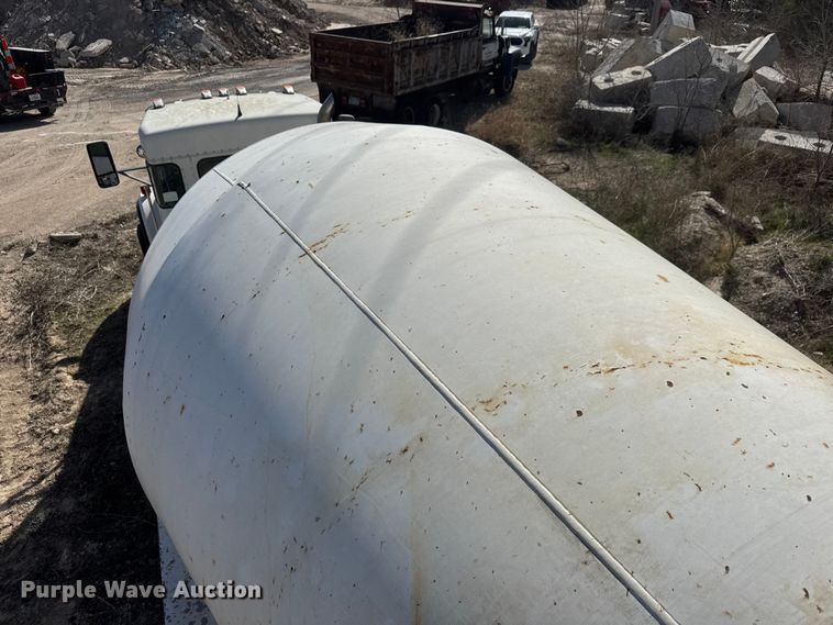 image for item ET1707 2006 Kenworth W900B ready mix truck