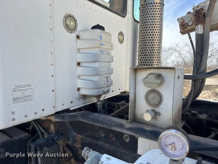 image for item ET1707 2006 Kenworth W900B ready mix truck