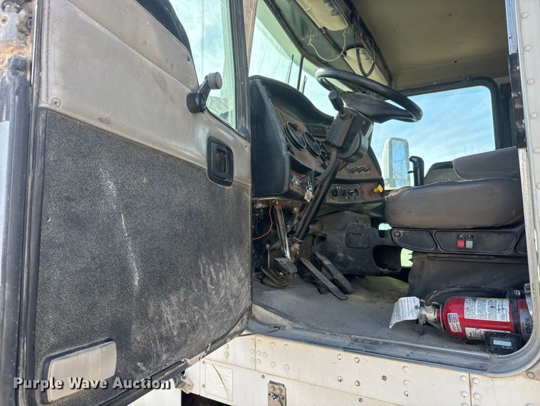 image for item ET1707 2006 Kenworth W900B ready mix truck