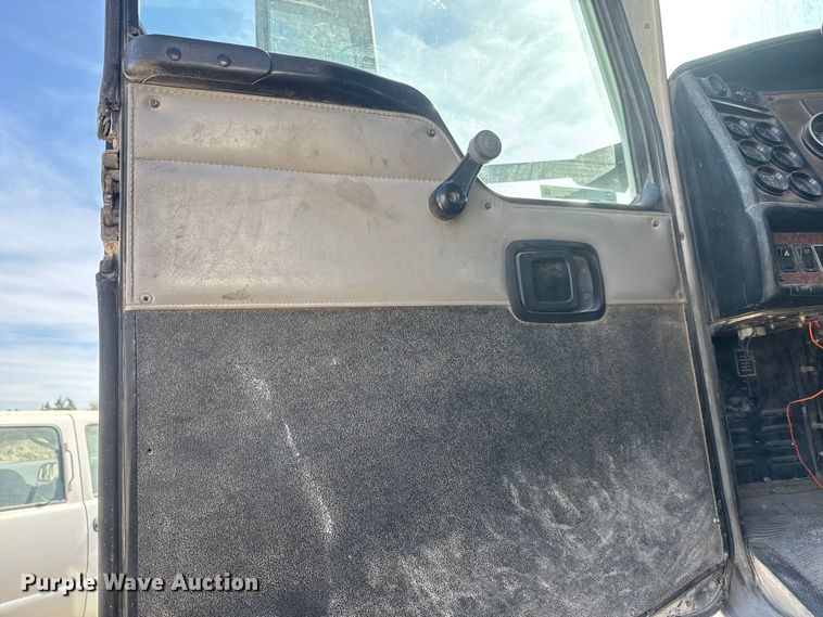 image for item ET1707 2006 Kenworth W900B ready mix truck