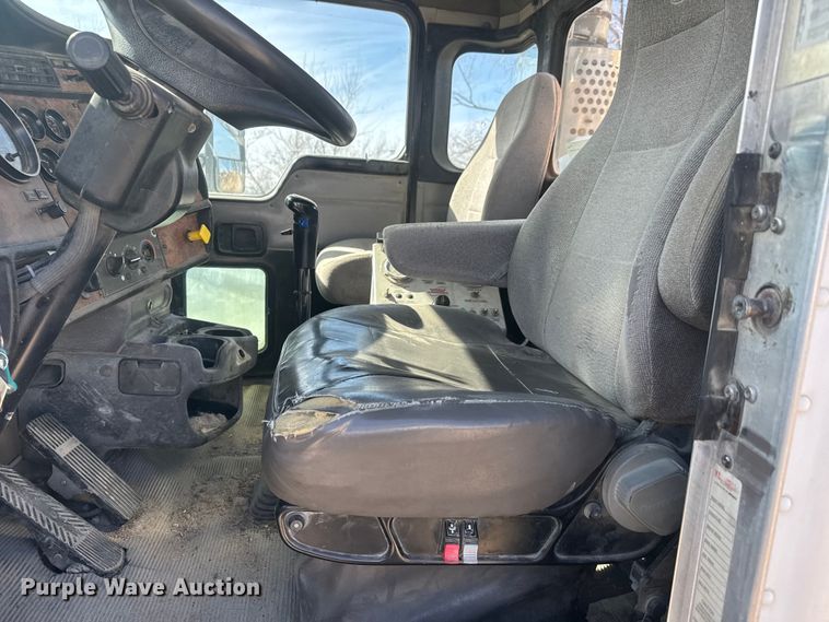 image for item ET1707 2006 Kenworth W900B ready mix truck