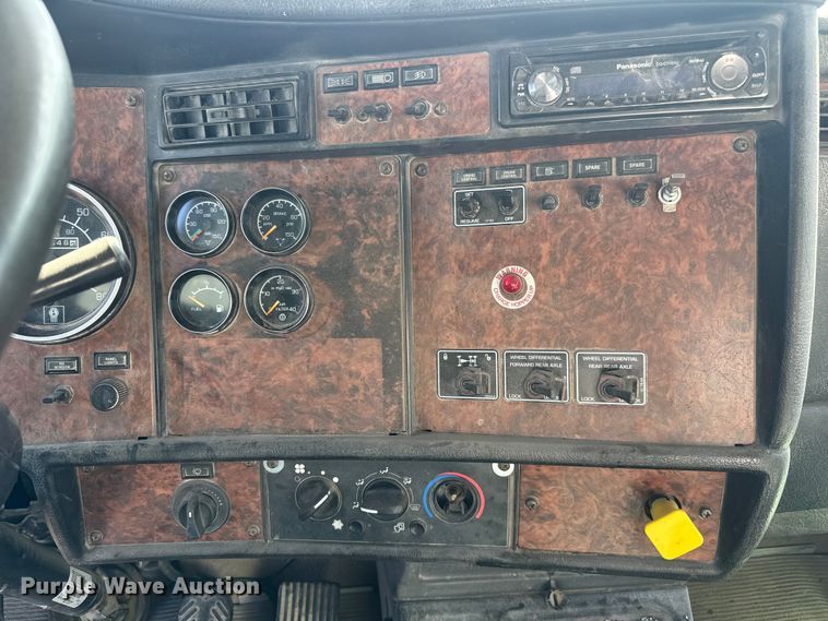 image for item ET1707 2006 Kenworth W900B ready mix truck