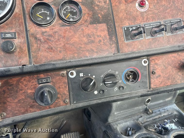 image for item ET1707 2006 Kenworth W900B ready mix truck