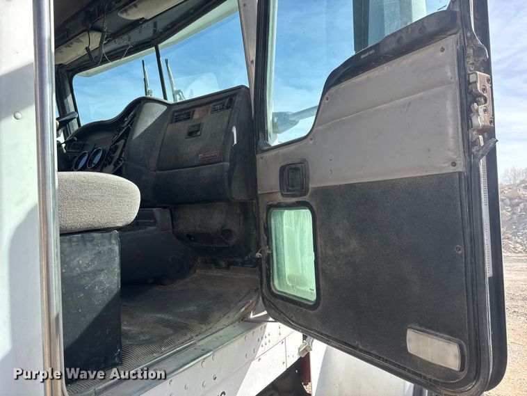 image for item ET1707 2006 Kenworth W900B ready mix truck