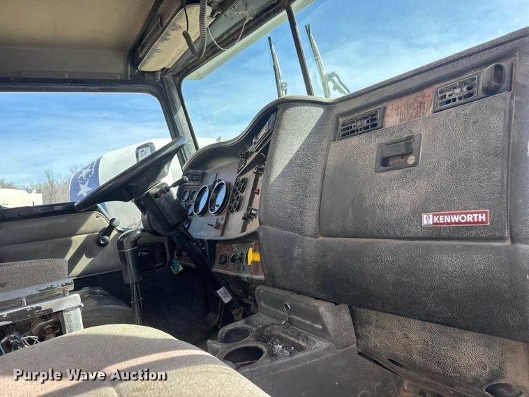 image for item ET1707 2006 Kenworth W900B ready mix truck