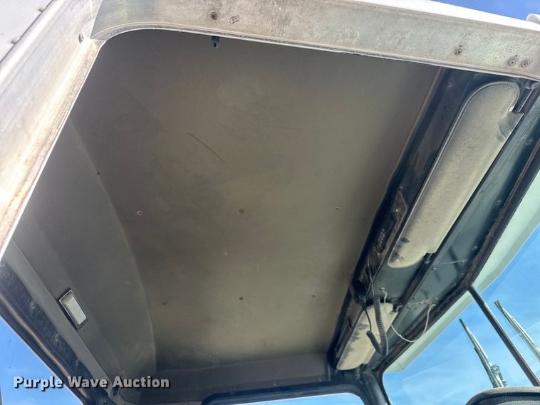 image for item ET1707 2006 Kenworth W900B ready mix truck