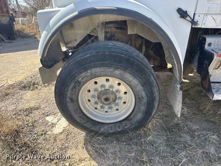 image for item ET1707 2006 Kenworth W900B ready mix truck