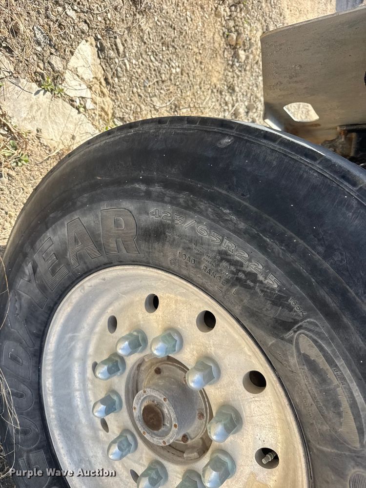 image for item ET1707 2006 Kenworth W900B ready mix truck