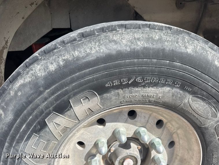 image for item ET1707 2006 Kenworth W900B ready mix truck