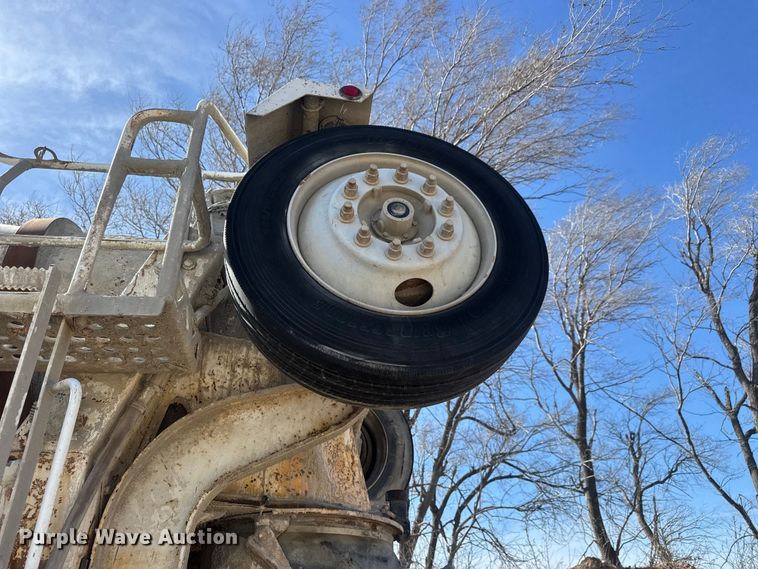 image for item ET1707 2006 Kenworth W900B ready mix truck