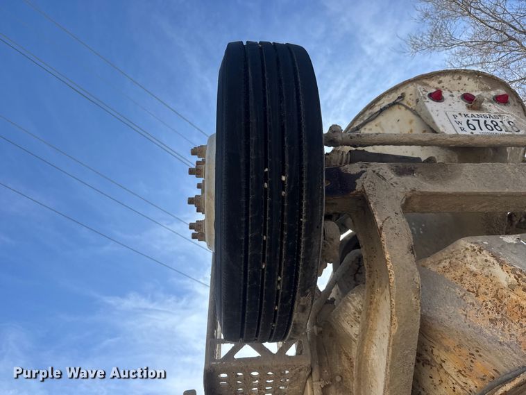 image for item ET1707 2006 Kenworth W900B ready mix truck