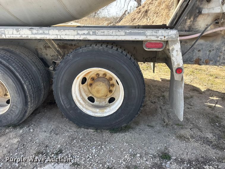 image for item ET1707 2006 Kenworth W900B ready mix truck