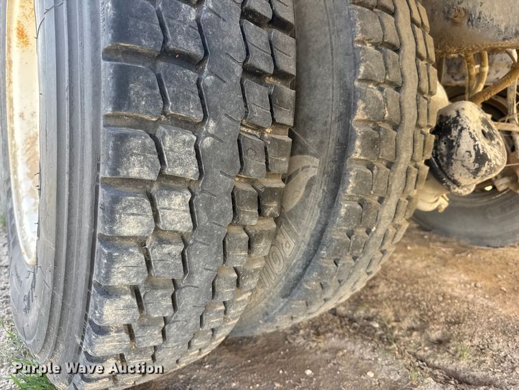 image for item ET1707 2006 Kenworth W900B ready mix truck