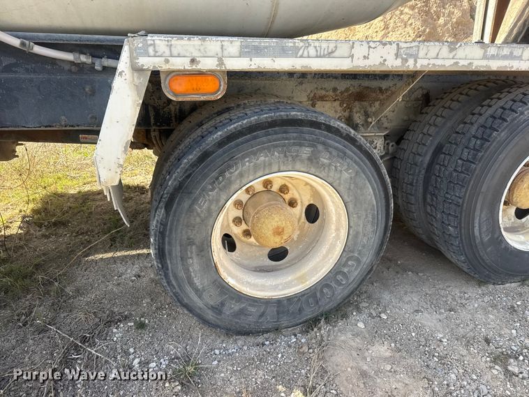 image for item ET1707 2006 Kenworth W900B ready mix truck