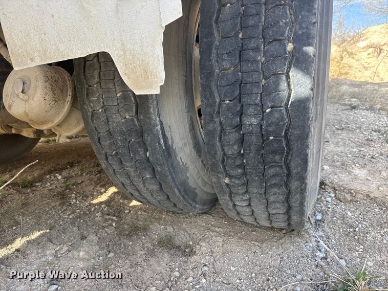 image for item ET1707 2006 Kenworth W900B ready mix truck