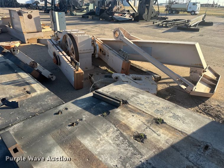 image for item ET1741 2009 Lufkin C-320D-305-100 pump jack