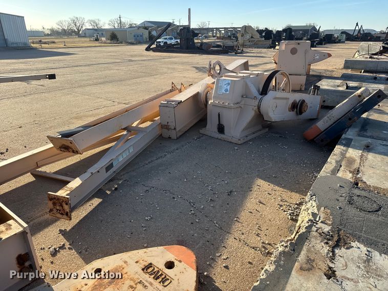 image for item ET1741 2009 Lufkin C-320D-305-100 pump jack