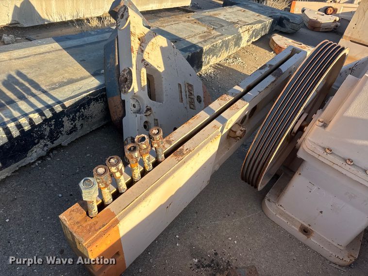 image for item ET1741 2009 Lufkin C-320D-305-100 pump jack