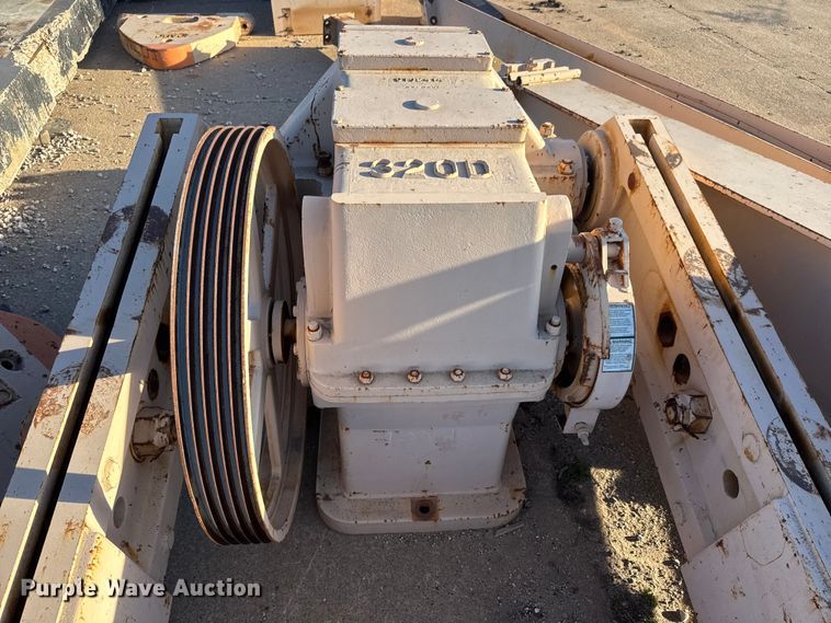 image for item ET1741 2009 Lufkin C-320D-305-100 pump jack