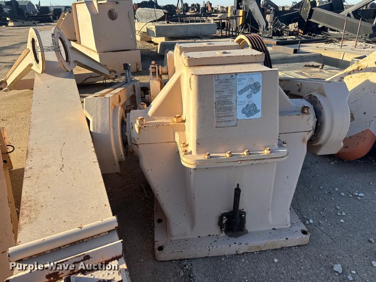 image for item ET1741 2009 Lufkin C-320D-305-100 pump jack