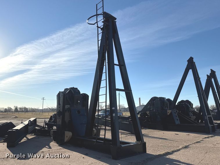 image for item ET1742 Lufkin C-228D-246-86 pump jack