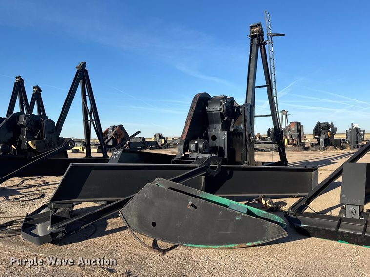 image for item ET1742 Lufkin C-228D-246-86 pump jack