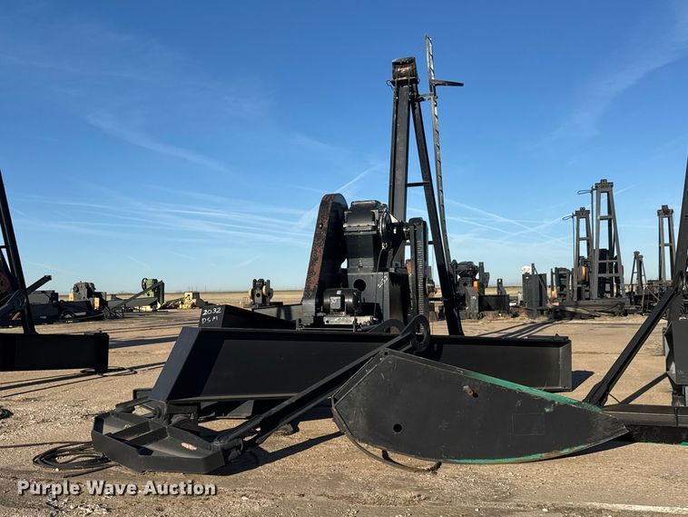 image for item ET1742 Lufkin C-228D-246-86 pump jack