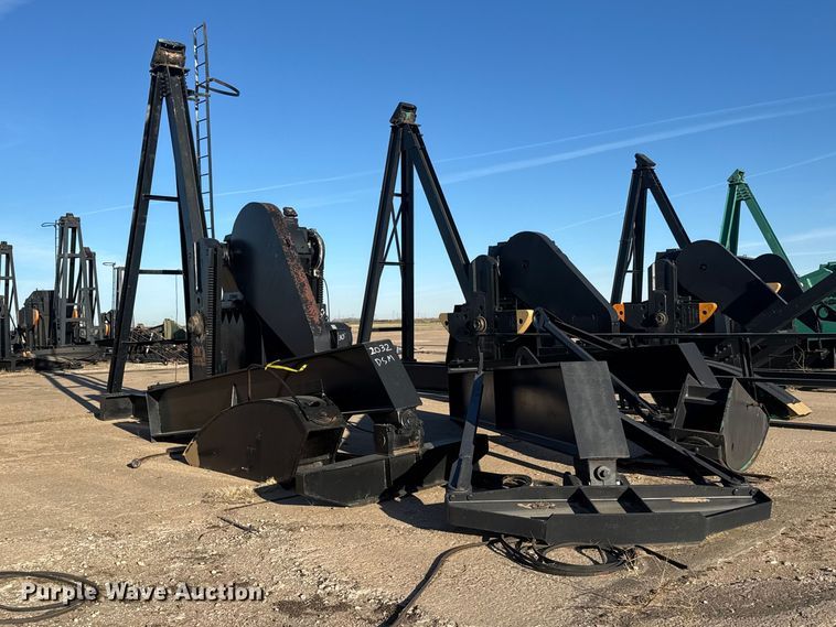 image for item ET1742 Lufkin C-228D-246-86 pump jack