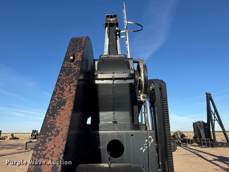 image for item ET1742 Lufkin C-228D-246-86 pump jack