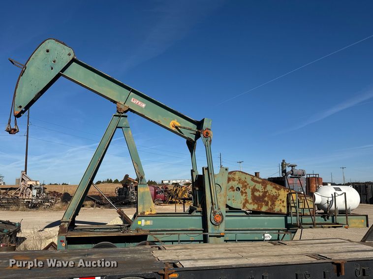 image for item ET1743 Lufkin CM-320D-305-100 pump jack