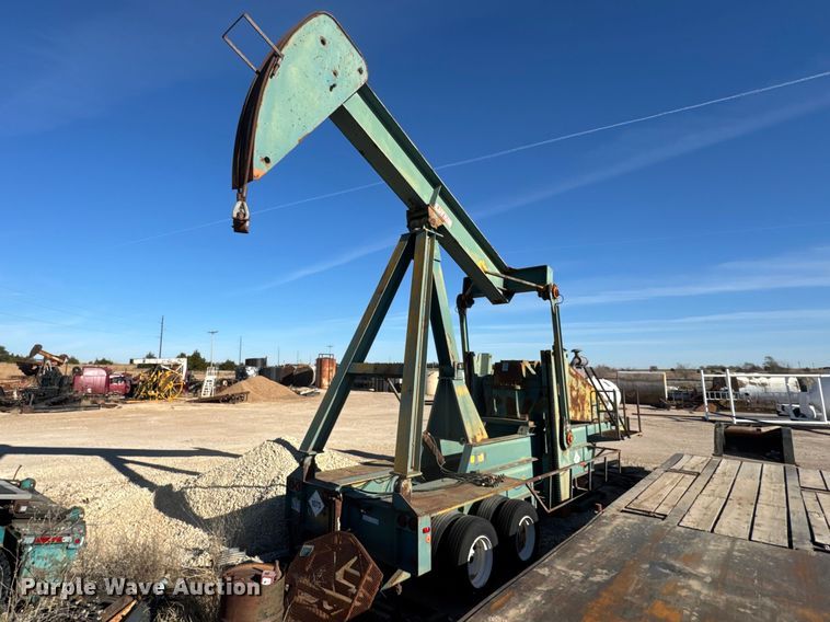 image for item ET1743 Lufkin CM-320D-305-100 pump jack