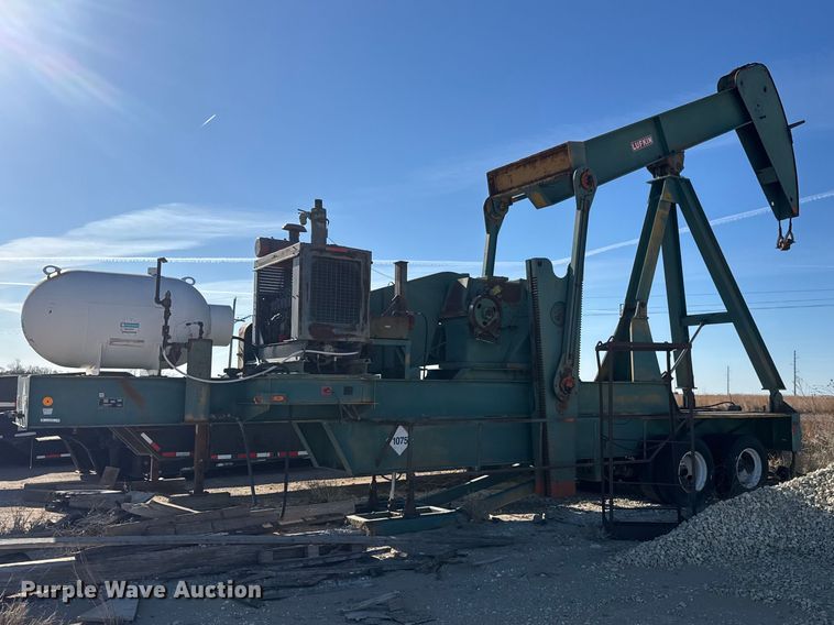image for item ET1743 Lufkin CM-320D-305-100 pump jack