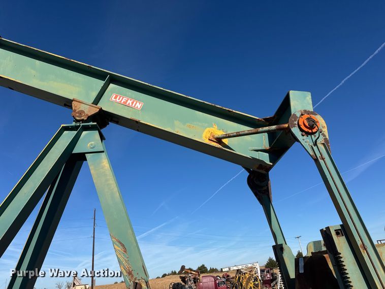 image for item ET1743 Lufkin CM-320D-305-100 pump jack