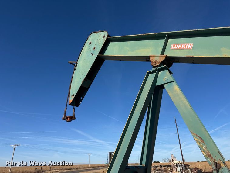image for item ET1743 Lufkin CM-320D-305-100 pump jack
