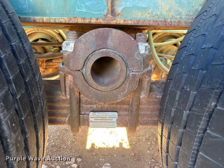 image for item ET1743 Lufkin CM-320D-305-100 pump jack