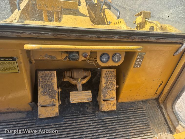 image for item ET1796 1986 Caterpillar 963 track loader